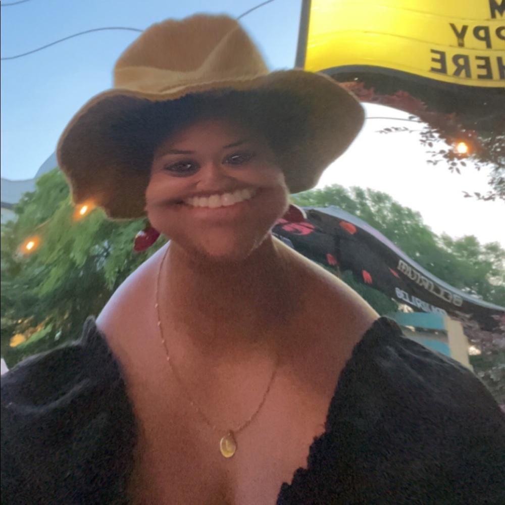 Meet your Posher, Jazmin